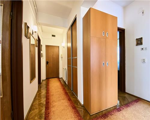 Apartament 3 camere, decomandate, S 100 mp, garaj, str. Hajdeu.