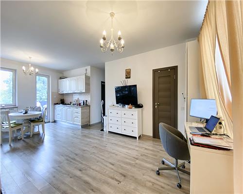 Apartament 3 camere, bloc nou, 2 bai, 2 parcări, zona Semicentrală.