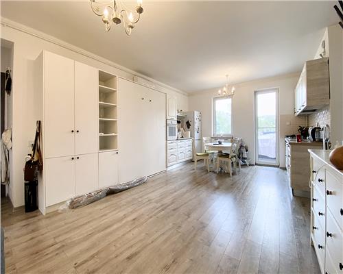 Apartament 3 camere, bloc nou, 2 bai, 2 parcări, zona Semicentrală.