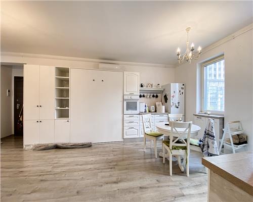 Apartament 3 camere, bloc nou, 2 bai, 2 parcări, zona Semicentrală.