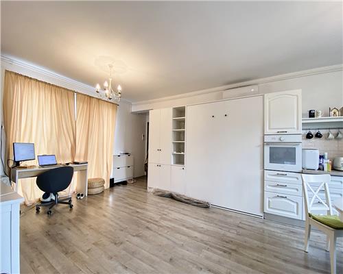 Apartament 3 camere, bloc nou, 2 bai, 2 parcări, zona Semicentrală.