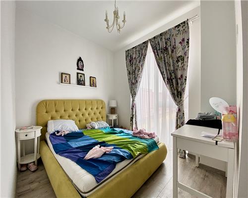 Apartament 3 camere, bloc nou, 2 bai, 2 parcări, zona Semicentrală.