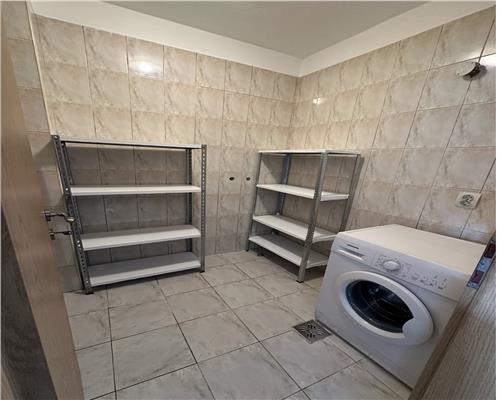 Apartament 3 camere, decomandat,  parcare, zona Centrala.