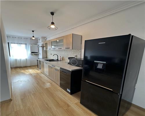 Apartament 3 camere, decomandat,  parcare, zona Centrala.