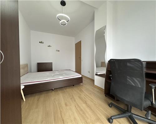 Apartament 3 camere, decomandat,  parcare, zona Centrala.