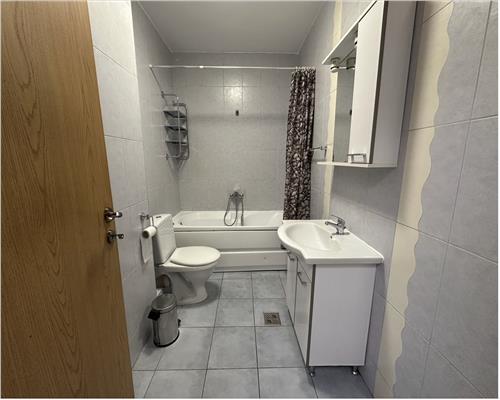 Apartament 3 camere, decomandat,  parcare, zona Centrala.