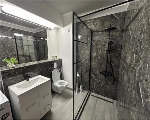 Apartament 3 camere, bloc nou, parcare, zona Semicentrală.