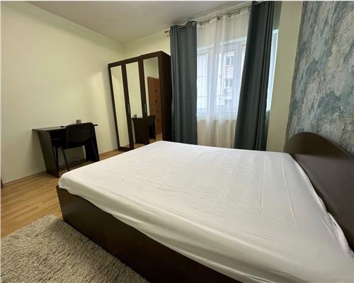 Apartament 3 camere, bloc nou, parcare, zona Semicentrală.