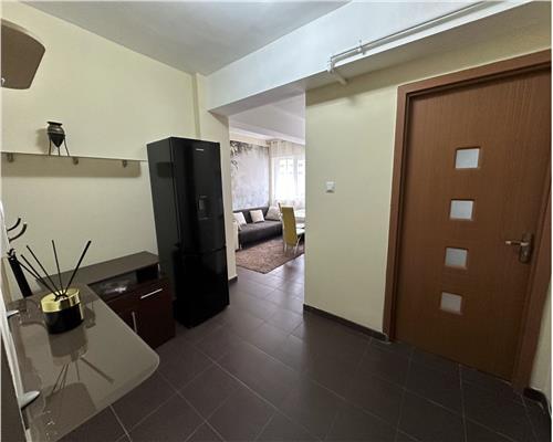 Apartament 3 camere, bloc nou, parcare, zona Semicentrală.