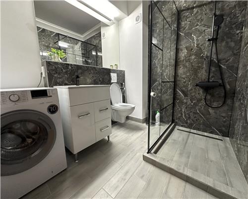Apartament 3 camere, bloc nou, parcare, zona Semicentrală.