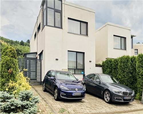 Duplex premium cu 4 camere, sistem fotovoltaic 8,7 kW si 300 mp teren ,White House, Floresti