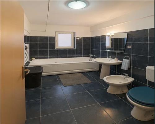 Apartament 3 camere, S 90 mp, parcare, Titulescu.
