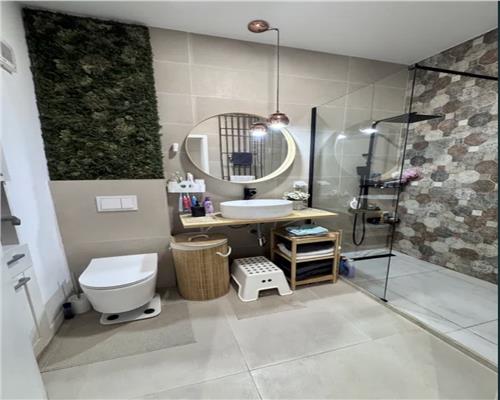 Apartament 2 camere, bloc nou, mobilat, utilat, zona Semicentrală.