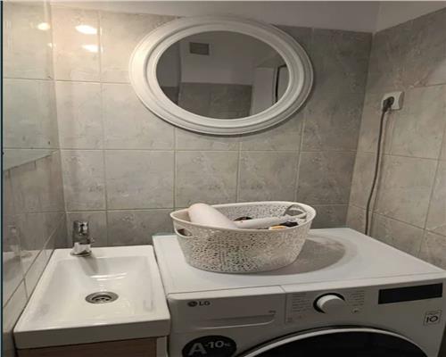 Apartament 3 camere, decomandat, parcare, zona Iulius Mall.