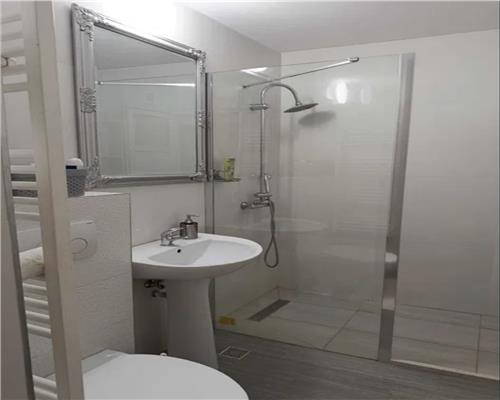 Apartament 3 camere, decomandat, parcare, zona Iulius Mall.