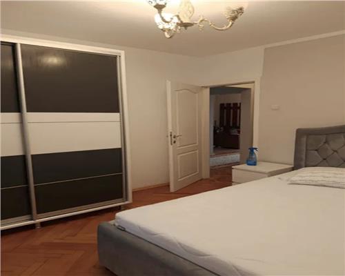Apartament 3 camere, decomandat, parcare, zona Iulius Mall.