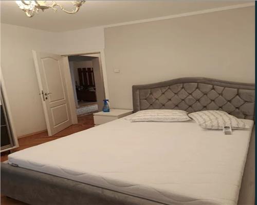 Apartament 3 camere, decomandat, parcare, zona Iulius Mall.