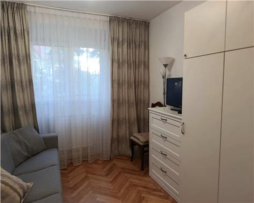 Apartament 3 camere, decomandat, parcare, zona Iulius Mall.