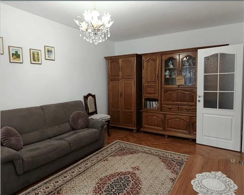 Apartament 3 camere, decomandat, parcare, zona Iulius Mall.