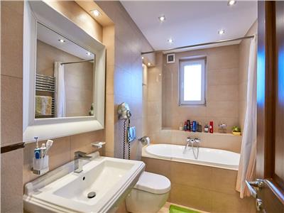 Apartament 3 camere, 92 mp, LUX, cu garaj subteran, Andrei Muresanu