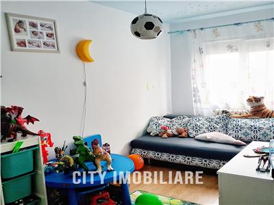 Apartament 3 camere, mobilat, utilat, semidecomandat, Aleea Ciucas.